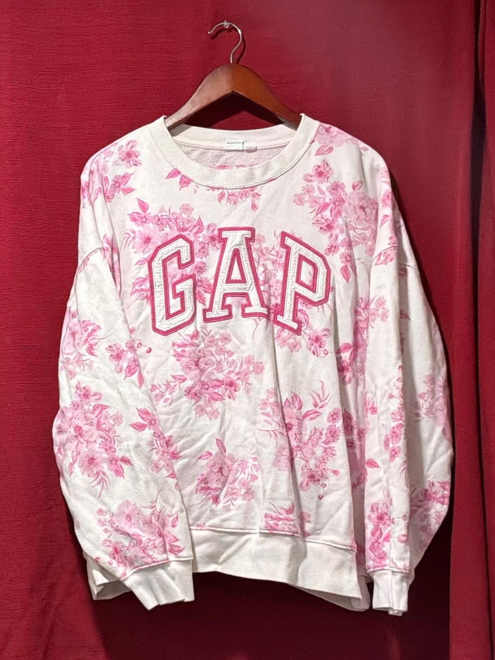 GAP White Crewneck suit 2 piece Sweatshirt with Pink Floral Print